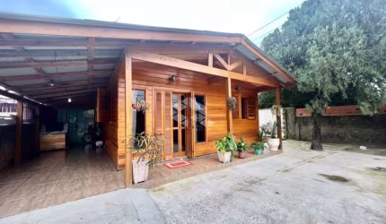 Casa com 02 dormitórios, bairro Harmonia - Canoas