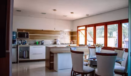 Casa com 3 Dormitórios sendo 1 suíte com closet,sala ,cozinha planejada. A venda no Bairro Moinhos de Vento - Canoas