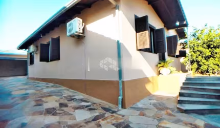 Casa com piscina 138m² 02 dormitórios 06 vagas no Bairro Parque Amador, em Esteio