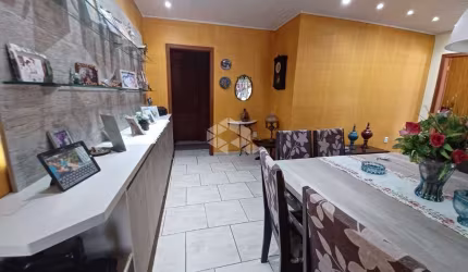 Casa 3 dormitórios, 3 banheiros, 4 vagas 280m² Bairro Niterói
