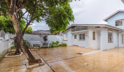 Casa com 5 Dormitorios sendo 1 suite