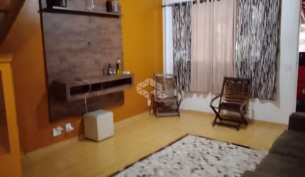 Casa em  condomínio com 2 dormitórios e suíte no Bairro Fatima Canoas