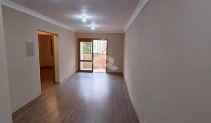Apartamento térreo, 2 dormitórios, sacada integrada com churrasqueira, 1 vaga de garagem coberta Centro/Canoas