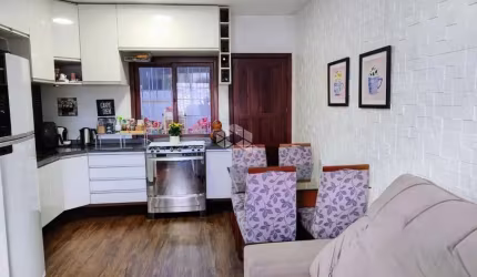 Casa Sobrado reformado, semimobiliado, com 2 Dormitórios, sacada, e pátio no Bairro Olaria, Canoas