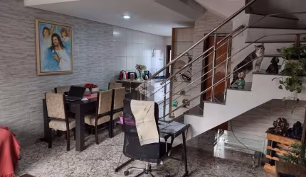 Casa de 3 dormitórios em condomínio no bairro Niterói