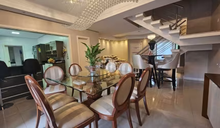 Casa sobrado de 240m², com 4 quartos e 4 banheiros Bela Vista