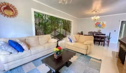 Casa térrea 4 dormitórios no bairro Igara em Canoas/RS