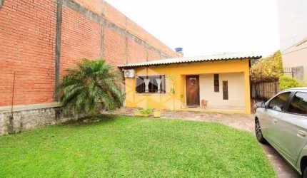 Casa de 3 dormitórios no bairro Niterói