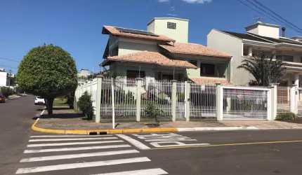 Casa semimobiliada, 3 dormitórios com 282,87m², 1 suíte,  Moinhos de Vento, Canoas