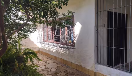 casa com 2 dormitorios proximo ao hospital Nossa Senhora das Graças, Clinica ou consultório