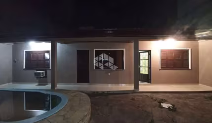 Casa com Piscina no Bairro São José.
