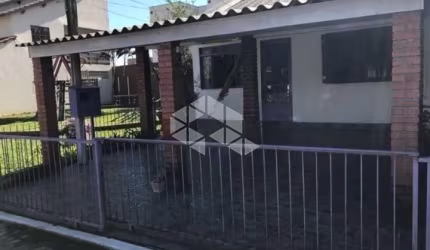 Casa em Condomínio com 2 dormitórios, 2 vagas, Bairro Igara/ Canoas
