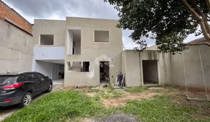 Casa sobrado com 4 dormitórios, 3 banheiros e com Piscina