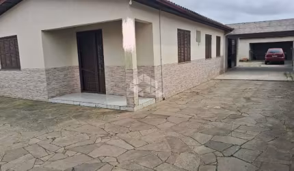 Casa de 2 dormitórios, com piscina no bairro Tamandaré em Esteio.