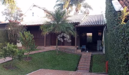 Linda casa 2 dormitórios em madeira de lei em ótima localização bairro Rondônia, Novo Hamburgo