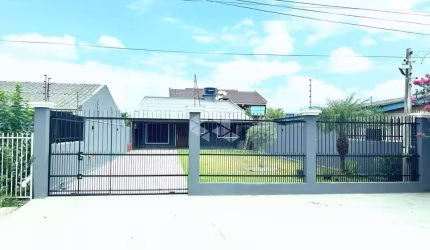 Casa 2 dormitórios, pátio amplo e 2 vagas cobertas em cachoeirinha-/RS.