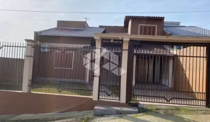 Casa 4 dormitórios, 3 banheiros, 3 vagas de garagem, churrasqueira. Bela Vista Sapucaia do Sul
