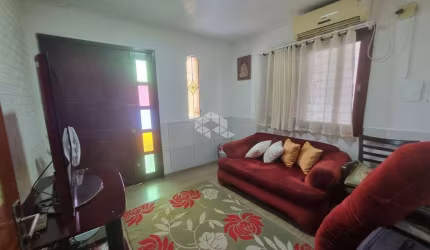 Casa térrea, 3 dormitórios, amplo pátio, Niterói, Canoas
