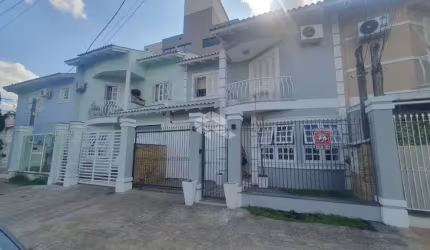 Sobrado de 3 dormitórios, sendo 1 suíte no bairro Centro