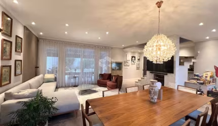Casa Sobrado com 200m² área privativa 3 suites, 2 vagas cobertas, Bairro Moinhos de Vento