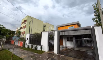 Casa nova, 3 dormitórios, sendo 1 suíte, espaço gourmet com churrasqueira, piscina, vaga de garagem 4 carros. Centro-Esteio