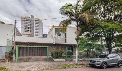 Casa com 4 dormitórios, 3 vagas cobertas de garagem no bairro Boa Vista próximo da Anita Garibaldi, Carlos Gomes e Nilo Peçanha