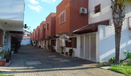 Casa em condomínio de 3 quartos com 2 garagens no bairro Tristeza