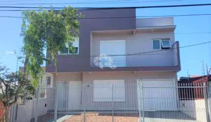Casa 3d com amplo pátio no bairro São Sebastião próximo da Av. Sertório e Leroy Merlin