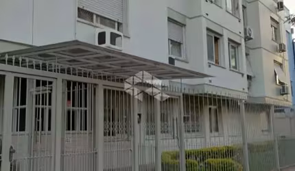 Ótimo apartamento térreo de 2 dormitórios  no Menino Deus