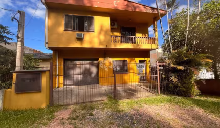 Casa Sobrado / Casa com pátio / 3 Dormitórios / 4 Vagas / Jardim Itu / Porto Alegre / RS