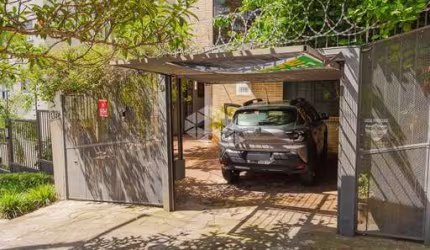 Casa de 5 dormitórios no Bairro Menino Deus próxima a Orla do Guaíba