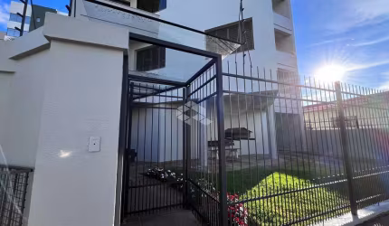 Apartamento com garagem e 2 dormitórios no centro de Vacaria