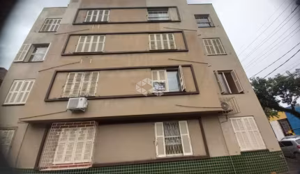 Apartamento com 2 quartos, todo reformado.  Só entrar e morar