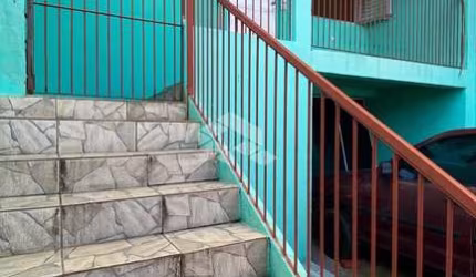 Casa Reformada com espera para porão e para andar superior.
