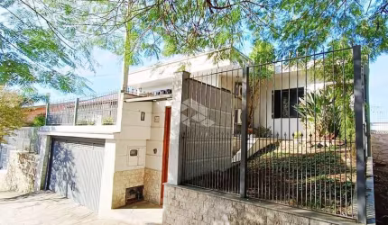Casa à venda, 3 quartos, 2 suítes, salão de festas espaço gourmet, garagem fechada, pátio, Shopping Iguatemi, Três Figueiras.