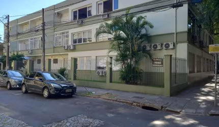 Amplo apartamento, de frente, com elevador,  sacadas e terraço nos fundos.