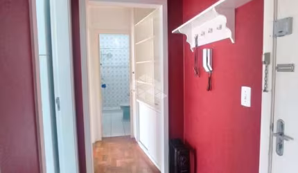 Apartamento mobiliado à venda com 1 dormitório/quarto, 1 box/vaga de garagem no bairro Higienópolis, zona norte de Porto Alegre/RS.