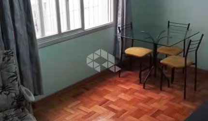 Apartamento com pequeno pátio privativo!