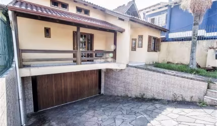 EXCELENTE CASA À VENDA COM 04 QUARTOS NA ZONA SUL DE PORTO ALEGRE!!