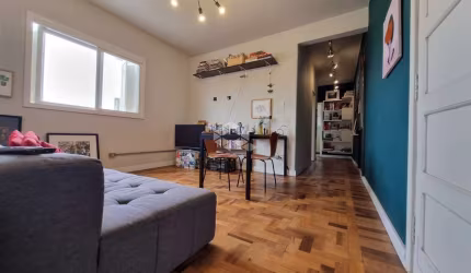 Apartamento à venda 78m² privativos, com 2 quartos, elevador, sacada, vista, no bairro Floresta, Porto Alegre/RS