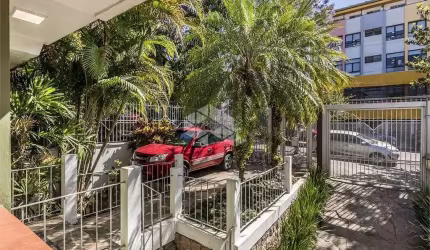Casa à venda, 236 m² privativos, 5 quartos, 3 vagas cobertas, no bairro Higienópolis, Porto Alegre/RS
