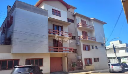 Apartamento com 3 dormitórios e 2 vagas de garagem no centro de Vacaria!