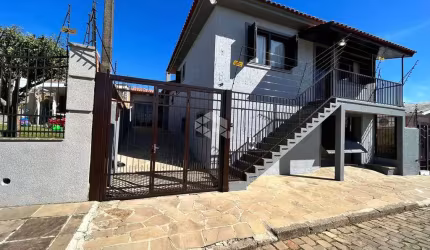 Casa de dois pavimentos à venda no bairro Vila Gaúcha