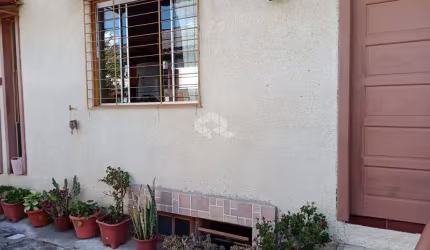 Excelente terreno de 500 metros quadrados com duas casas, pátio e canil