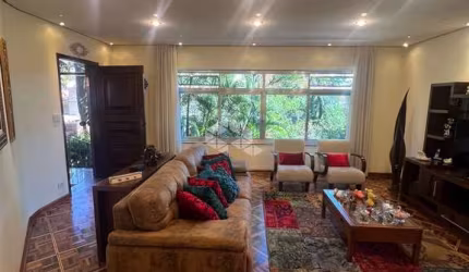 Casa Residencial Pronta para Morar no Parque Jabaquara, São Paulo - 3 Quartos, 1 Suíte, 4 Vagas de Garagem, 225m²