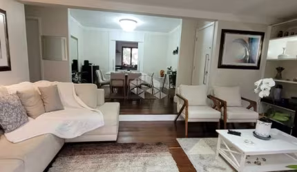 Apartamento com 3 dormitórios sendo 1 suíte com closet e banheira, 3 vagas de garagem. R$850.000,00 no Morumbi.
