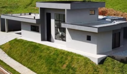 Casa com area gourmet e piscina a venda dentro de condomínio em Atibaia