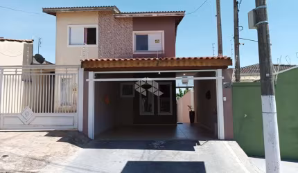 Linda casa à venda em Atibaia com 2 suítes e 2 vagas de garagem área com churrasqueira
