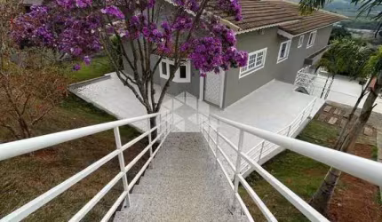 Casa a venda com 5 dormitorios dentro de condominio em Perdoes