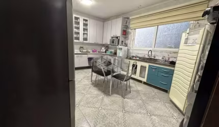 Casa à venda com 230m², 4 quartos e 2 vagas